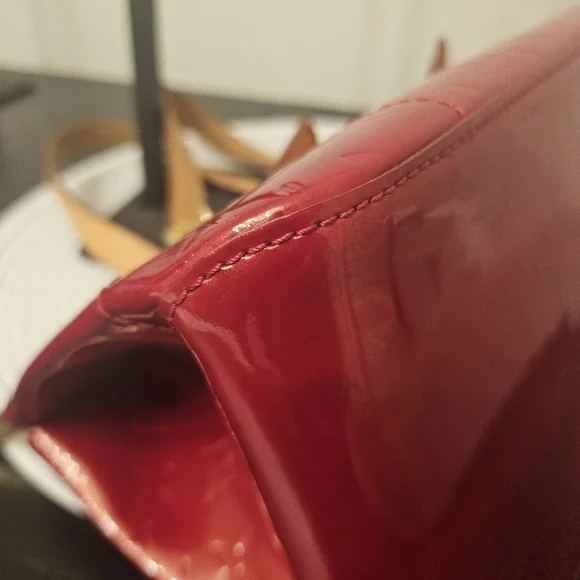 Louis Vuitton Bedford Shoulder Bag – Vernis Monogram – Red ✨ - Picture 13 of 16